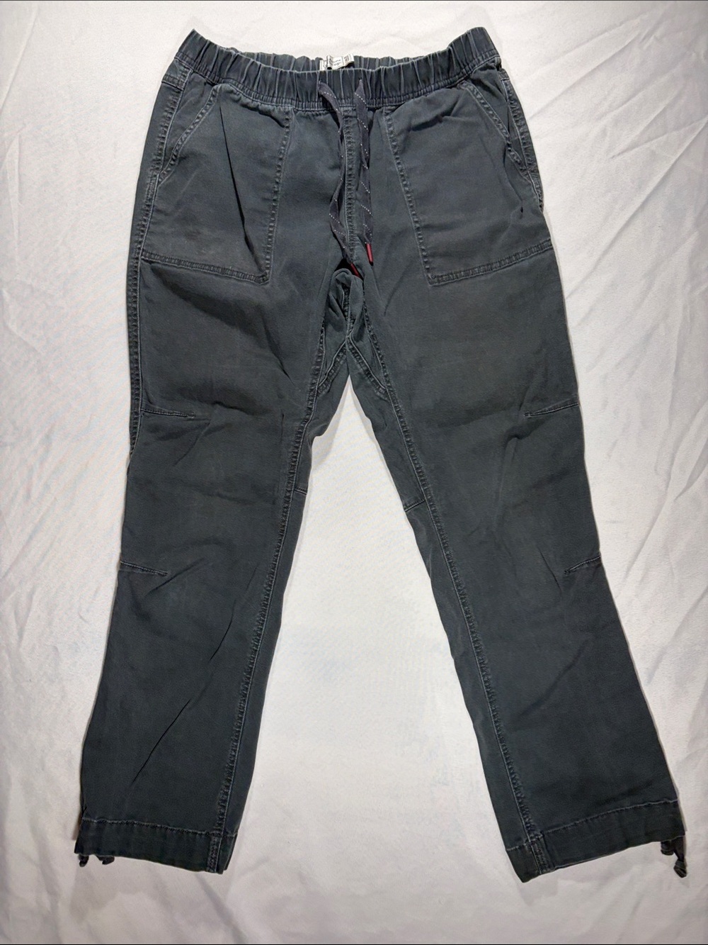 Alpine Straight-Leg Women's Pants in Charcoal Gray